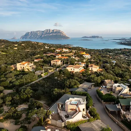 Вілла Aurazure By Klodge